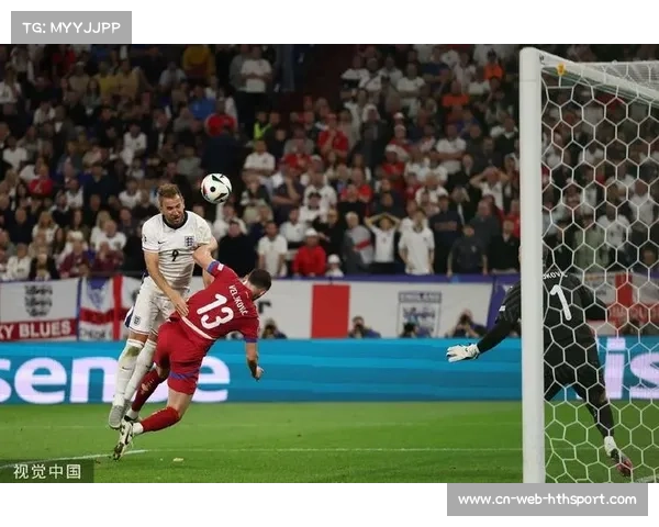 贝林厄姆头球破门瞬间，带伤作战展现领袖风范